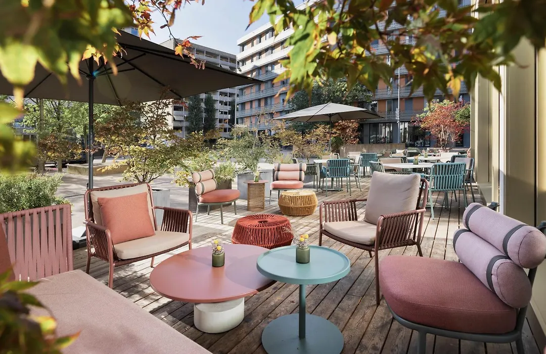 Renaissance Zurich Tower Hotel-1