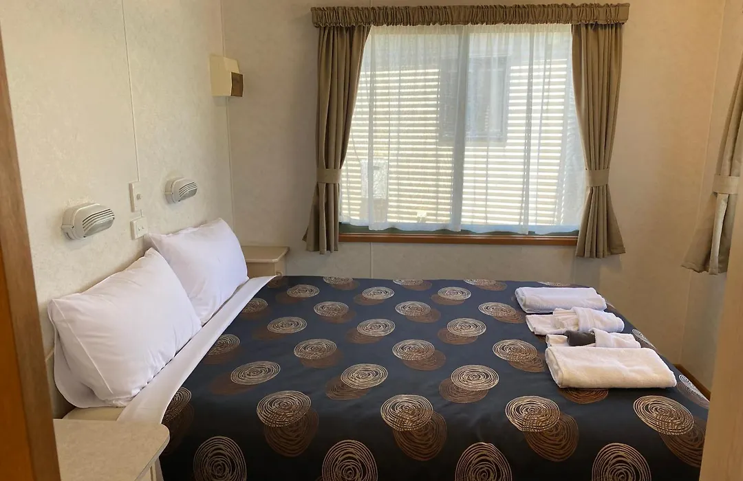 Golden Country Motel And Caravan Park-1