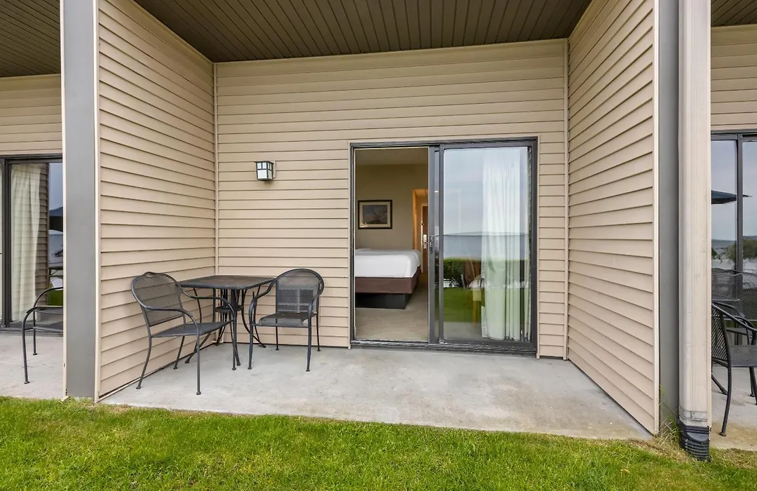 Beachfront Hotel Houghton Lake-1