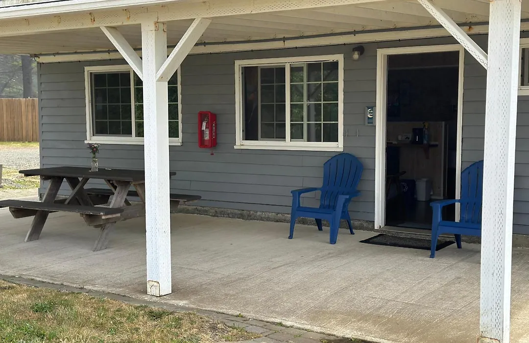 Tillicum Beach Motel - Formerly Deane'S Oceanfront Lodge-1