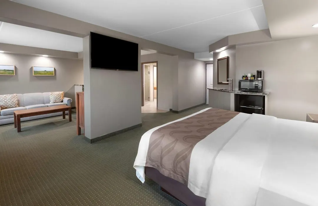 Baymont By Wyndham Jamestown Conference Center & Water Park-1