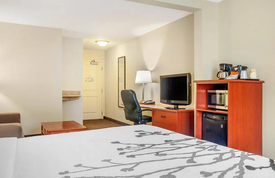 Sleep Inn & Suites Milwaukee Airport-1