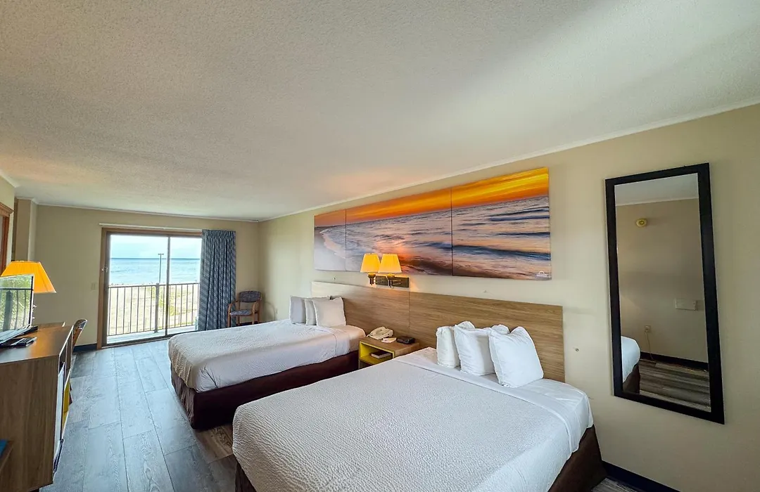 Days Inn By Wyndham Mackinaw City - Lakeview-1