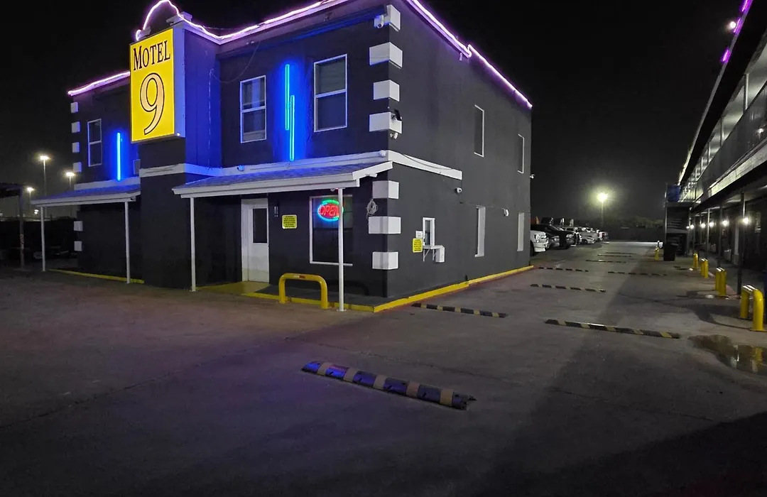 Motel 9-1