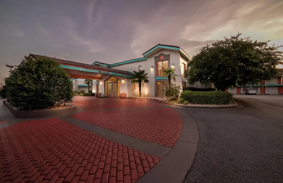 Howard Johnson By Wyndham Columbus Fort Benning-1