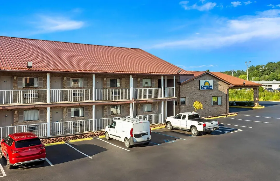 Days Inn By Wyndham Huntington-1