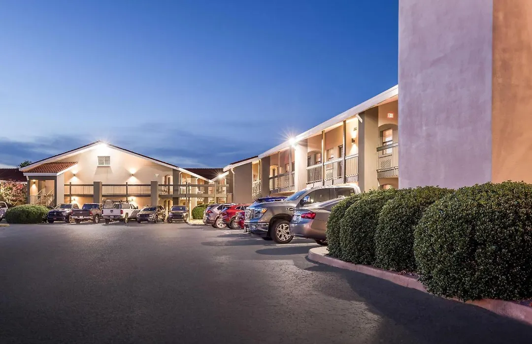 La Quinta Inn By Wyndham Huntsville Research Park-1