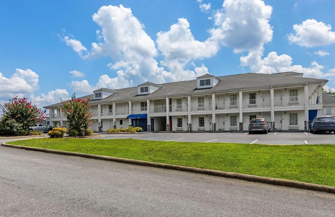 Baymont By Wyndham Forest City-1