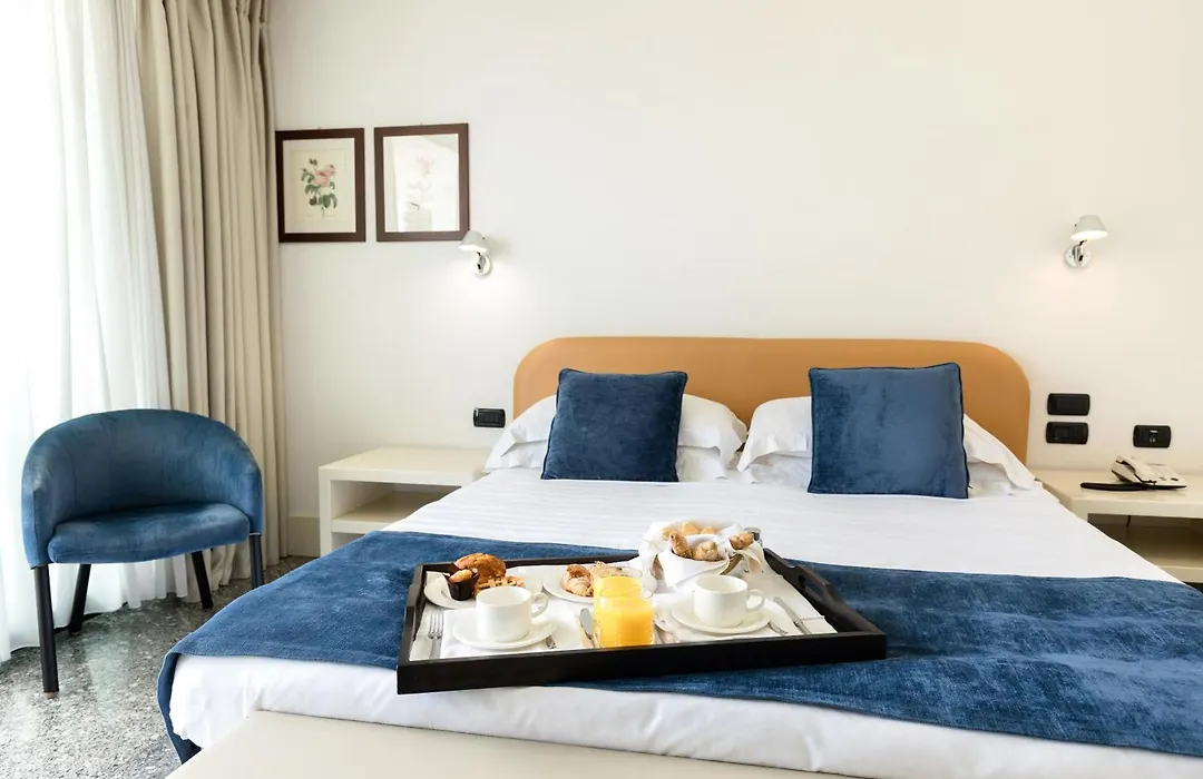 Hotel Salo Du Parc-1