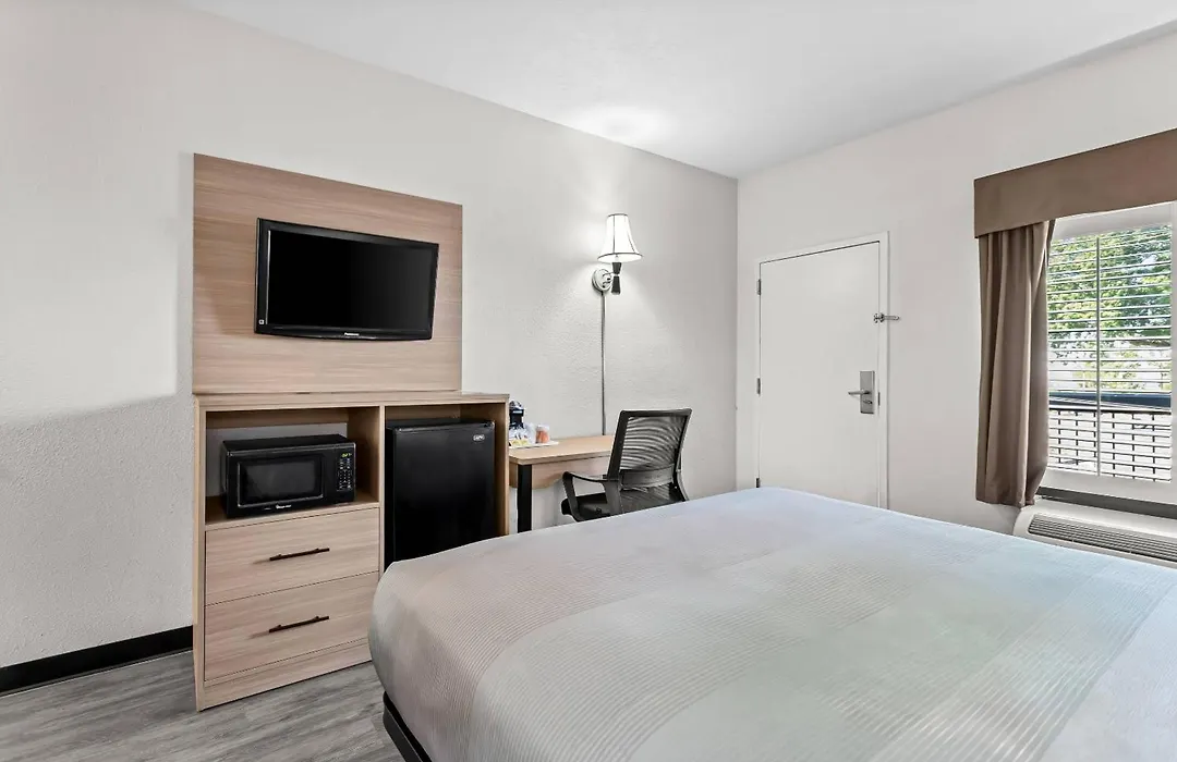 Quality Inn & Suites Sunport Airport Albuquerque-1