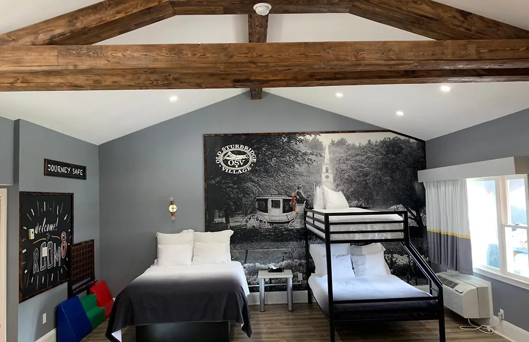 Super 8 By Wyndham Sturbridge-1