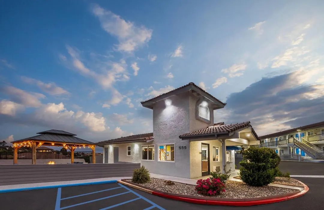 Days Inn By Wyndham Arroyo Grande Pismo Beach-1