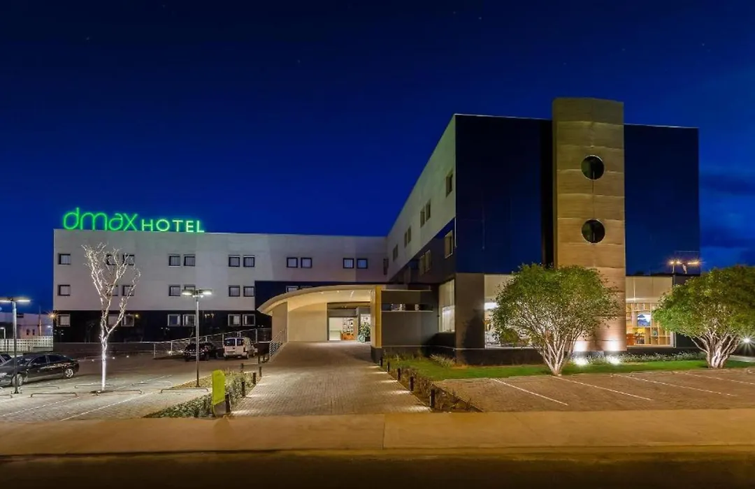 Dmax Hotel-1