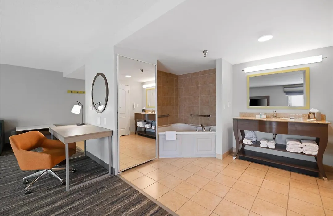 Hampton Inn & Suites Madera-1