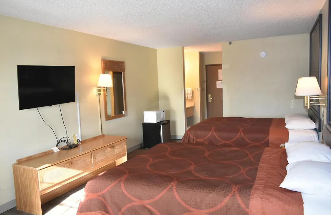 Super 8 By Wyndham Carthage-1