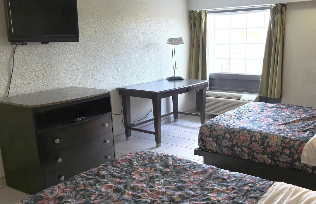 River Valley Inn And Suites-1