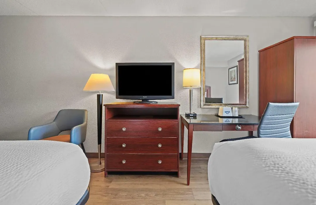 Days Inn By Wyndham Utica-1