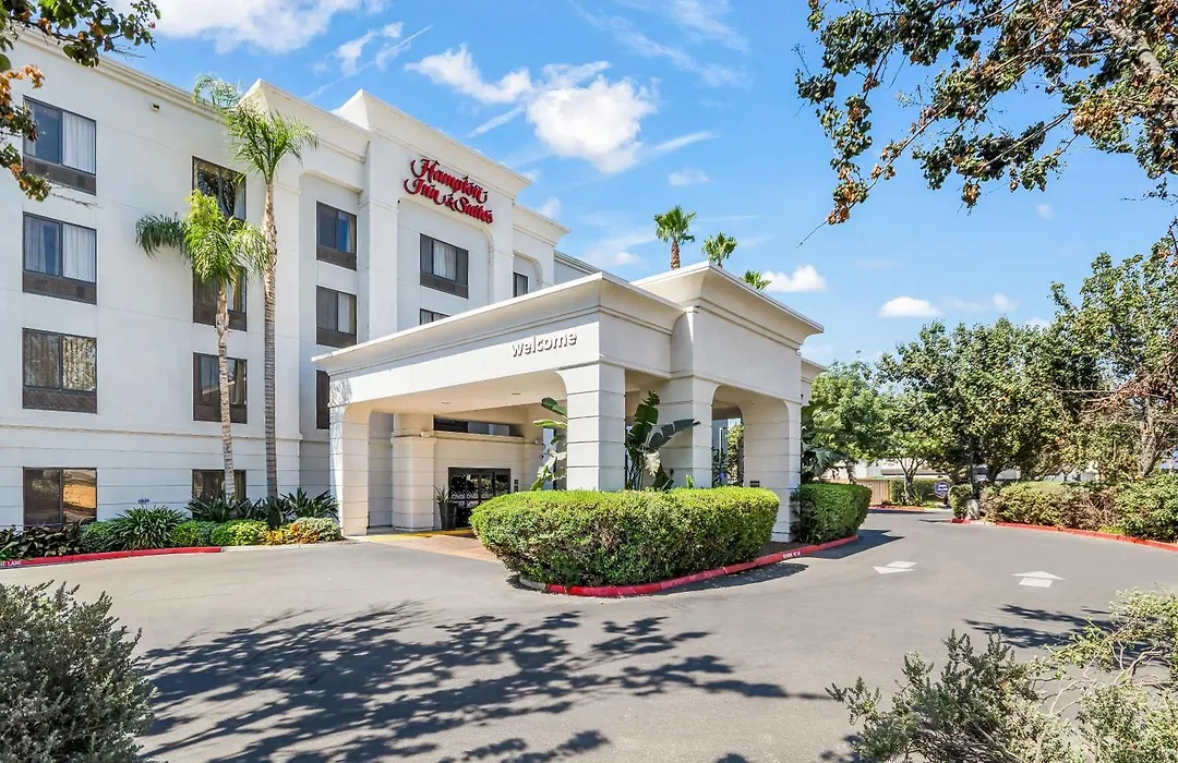 Hampton Inn & Suites Tulare-1