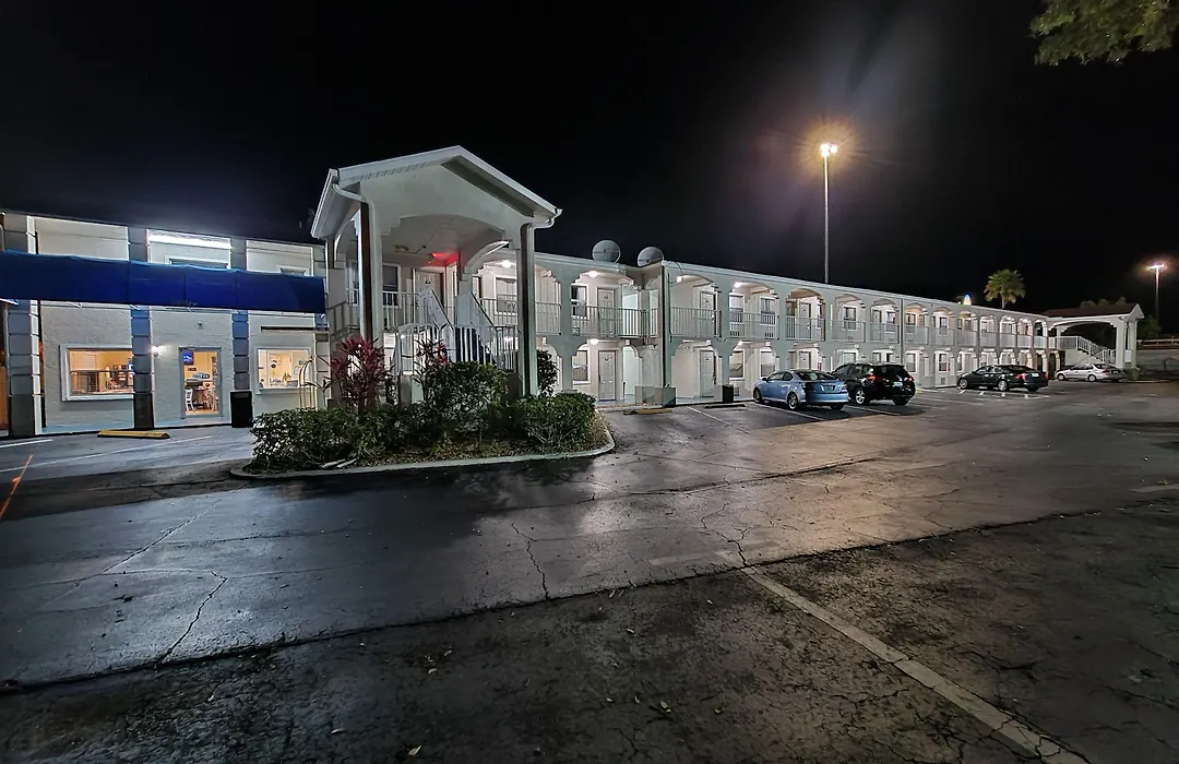 Days Inn By Wyndham Bradenton I-75-1