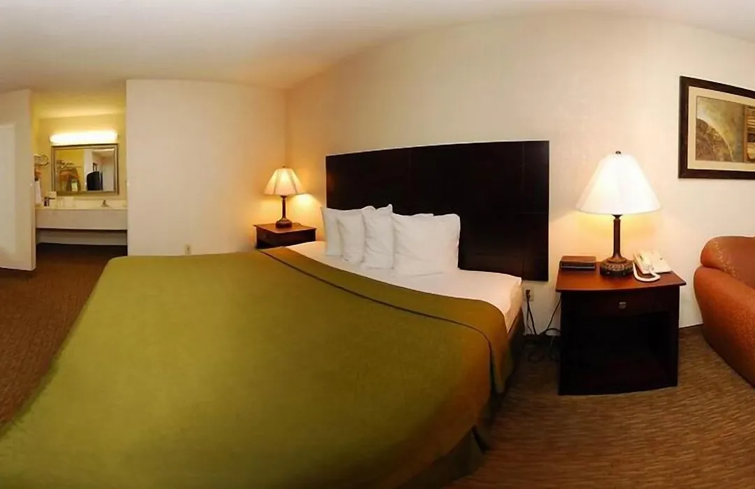 Quality Inn Russellville I-40-1
