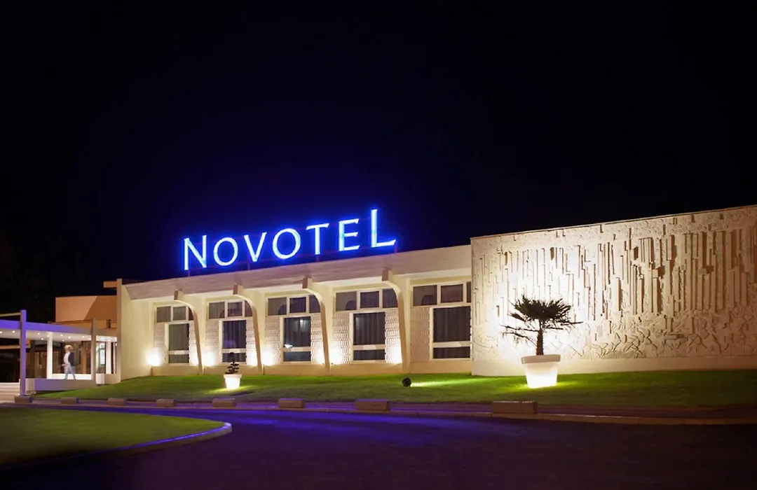 Novotel Fontainebleau Ury-1