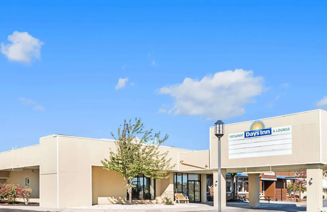 Days Inn By Wyndham Henrietta/Rochester Area-1