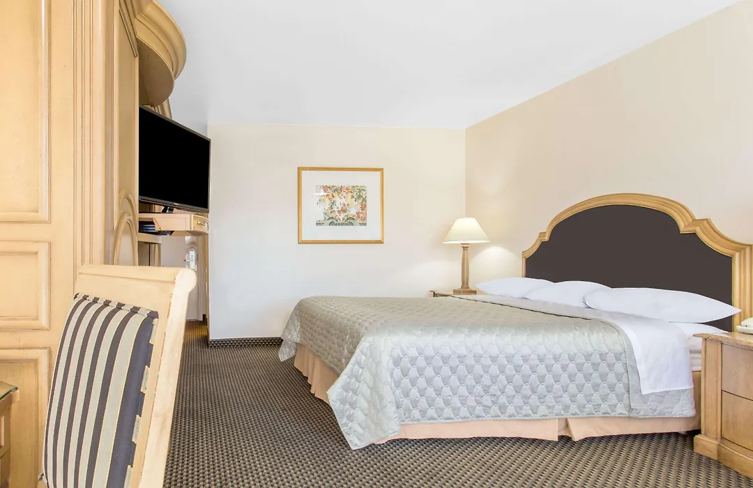 Days Inn By Wyndham Modesto-1