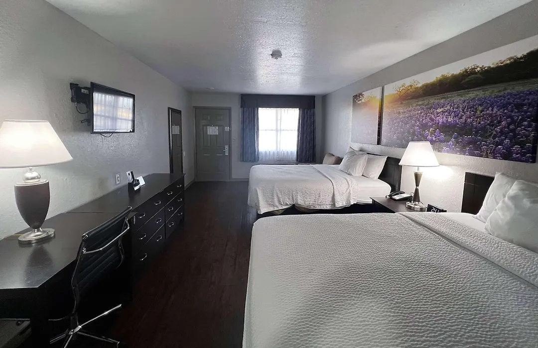 Days Inn & Suites By Wyndham - Canton First Monday Trade Days-1