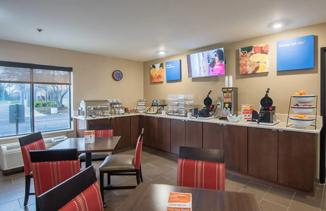 Clarion Pointe Racine - Mount Pleasant-1