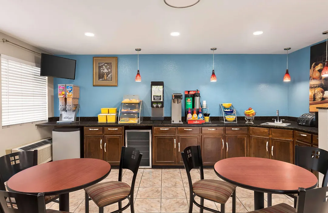 Days Inn By Wyndham Demopolis-1
