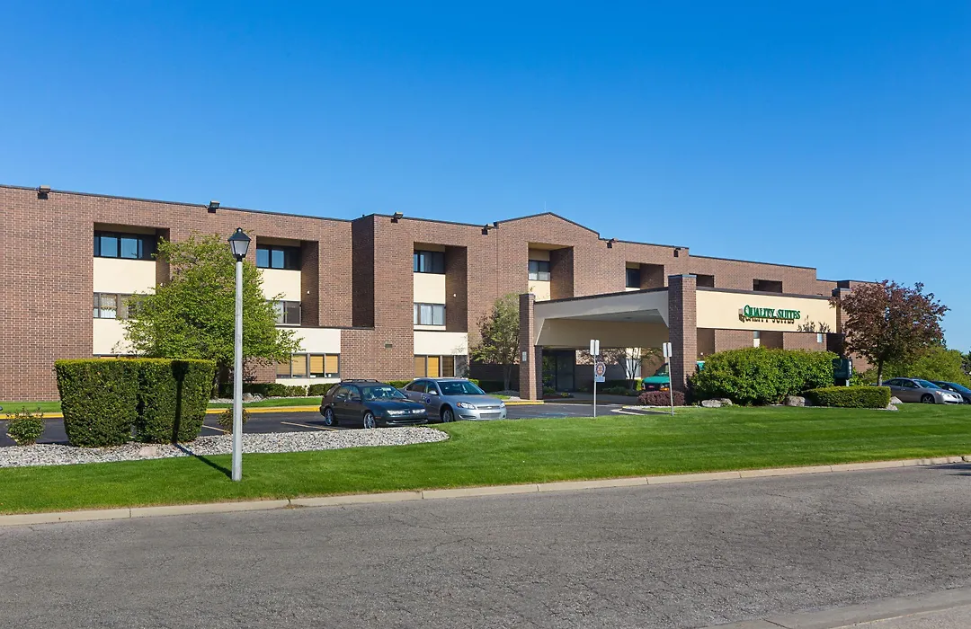 Quality Suites Lansing West-1