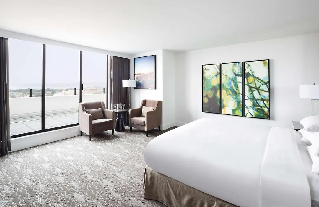 Doubletree By Hilton Hotel & Suites Victoria-1