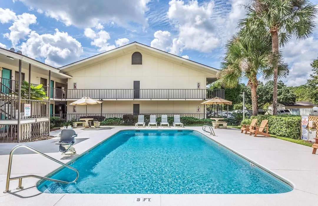 Days Inn By Wyndham Lake Park/Valdosta-1
