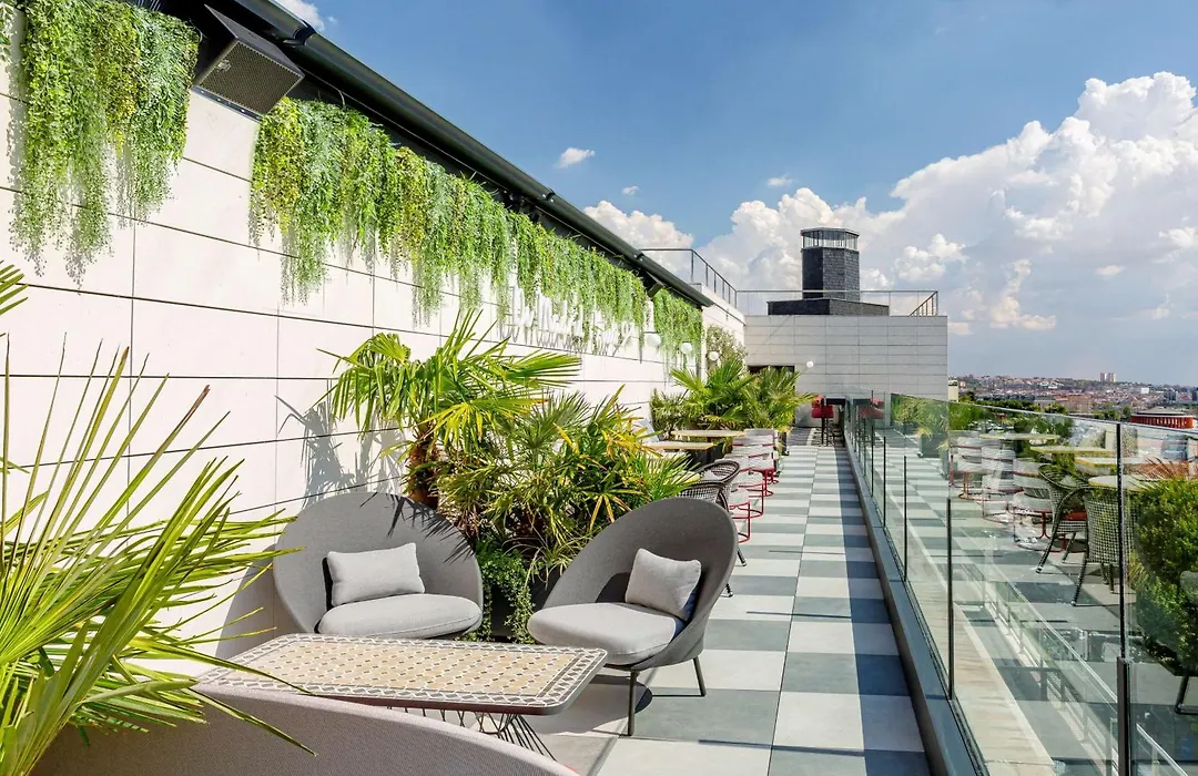 Radisson RED Madrid-1