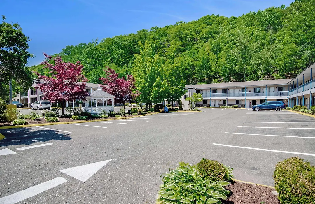 Americas Best Value Inn Torrington, Ct-1
