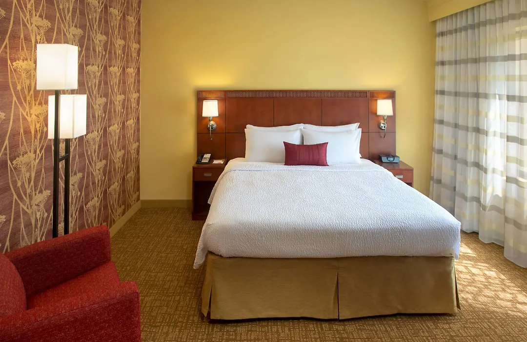 Courtyard By Marriott Poughkeepsie-1
