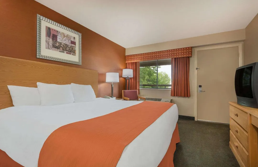 Days Inn By Wyndham Columbus Fairgrounds-1