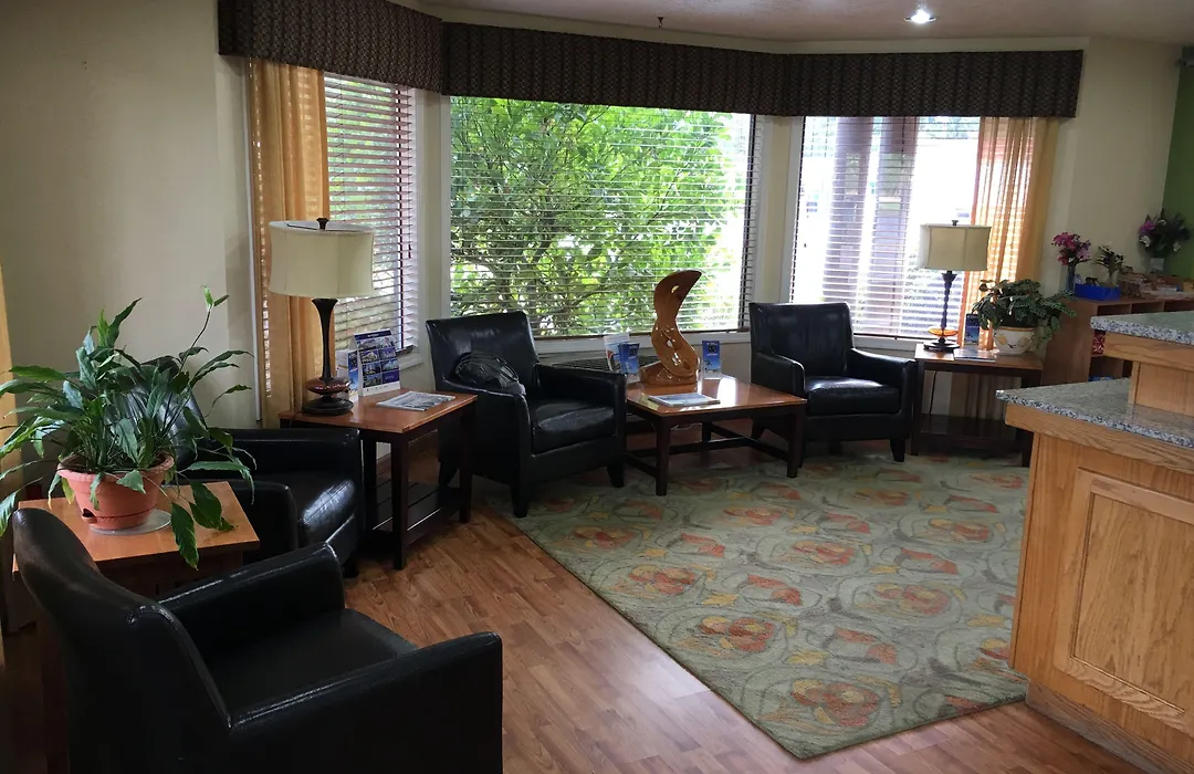 Oakridge Inn & Suites-1