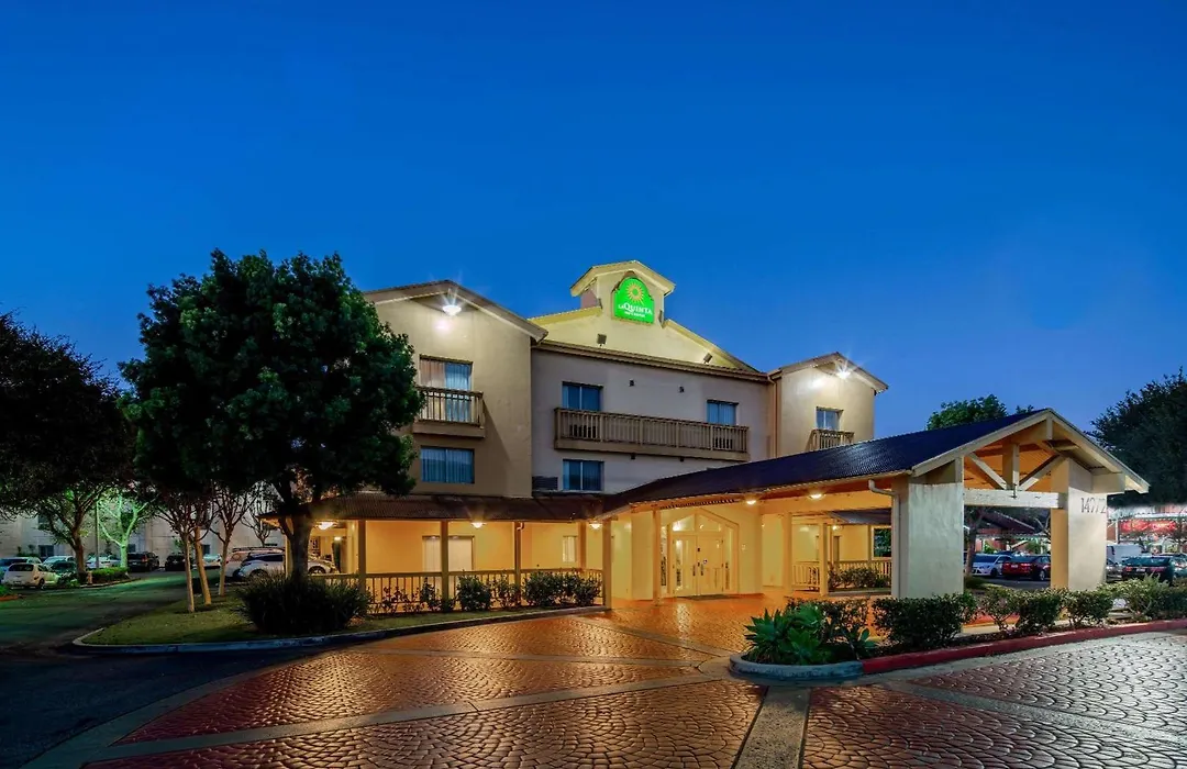 La Quinta Inn & Suites By Wyndham Irvine Spectrum-1