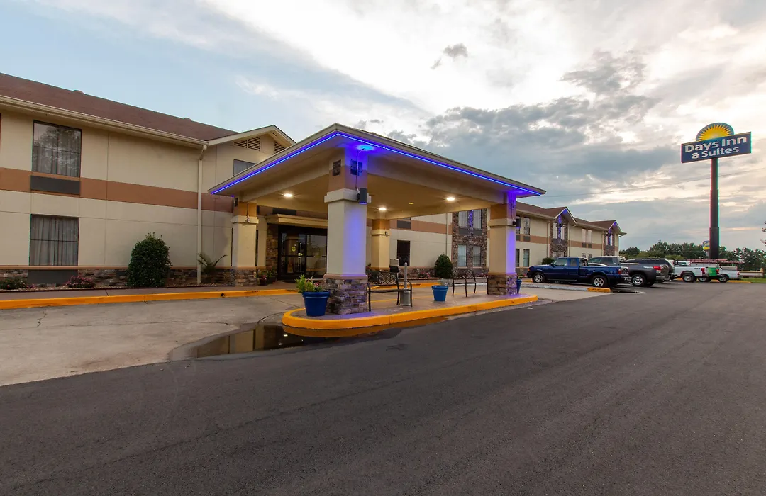 Days Inn & Suites By Wyndham Commerce-1