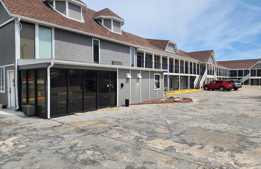 Rodeway Inn-1