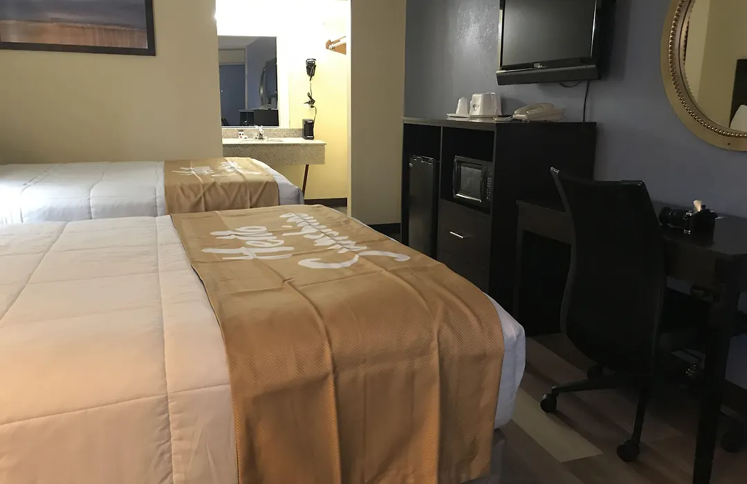 Days Inn By Wyndham Greensboro Airport-1