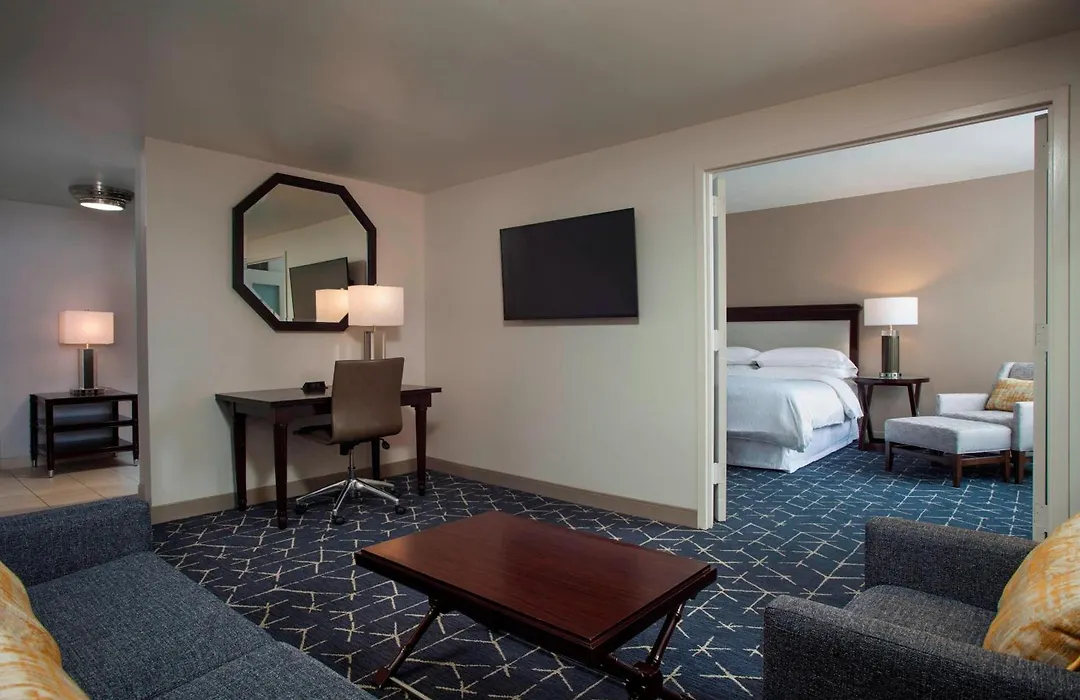 Sheraton Norfolk Waterside Hotel-1