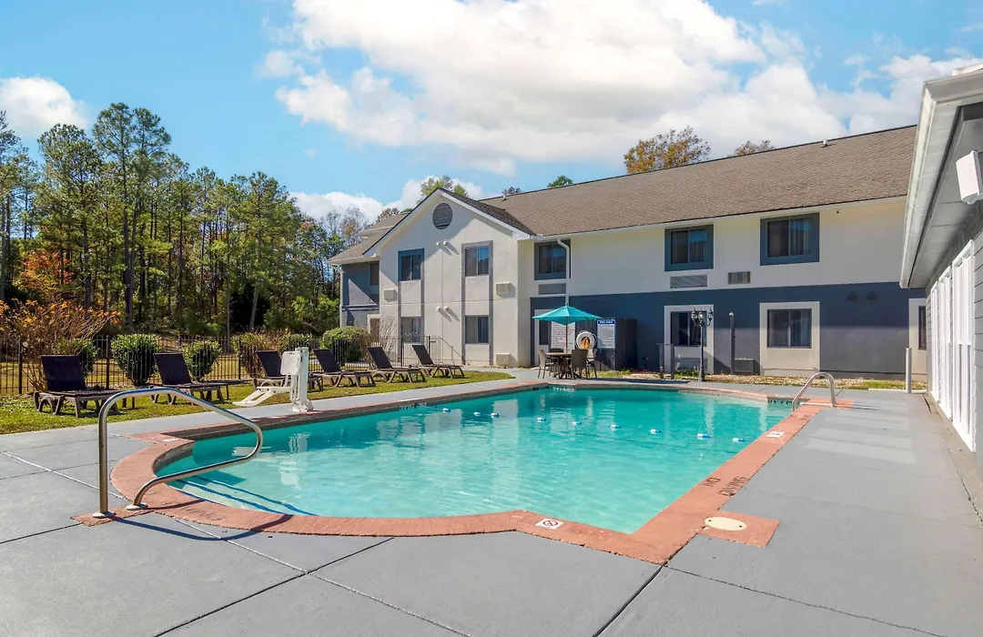 Comfort Inn & Suites - Near Robins Air Force Base Main Gate-1