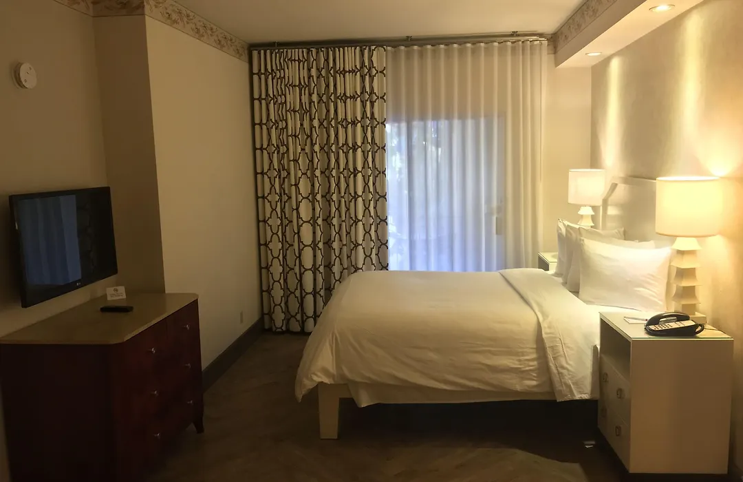 Hollywood Hotel-1