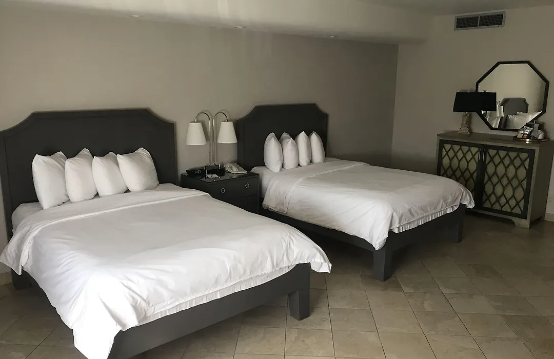 Hollywood Hotel-1