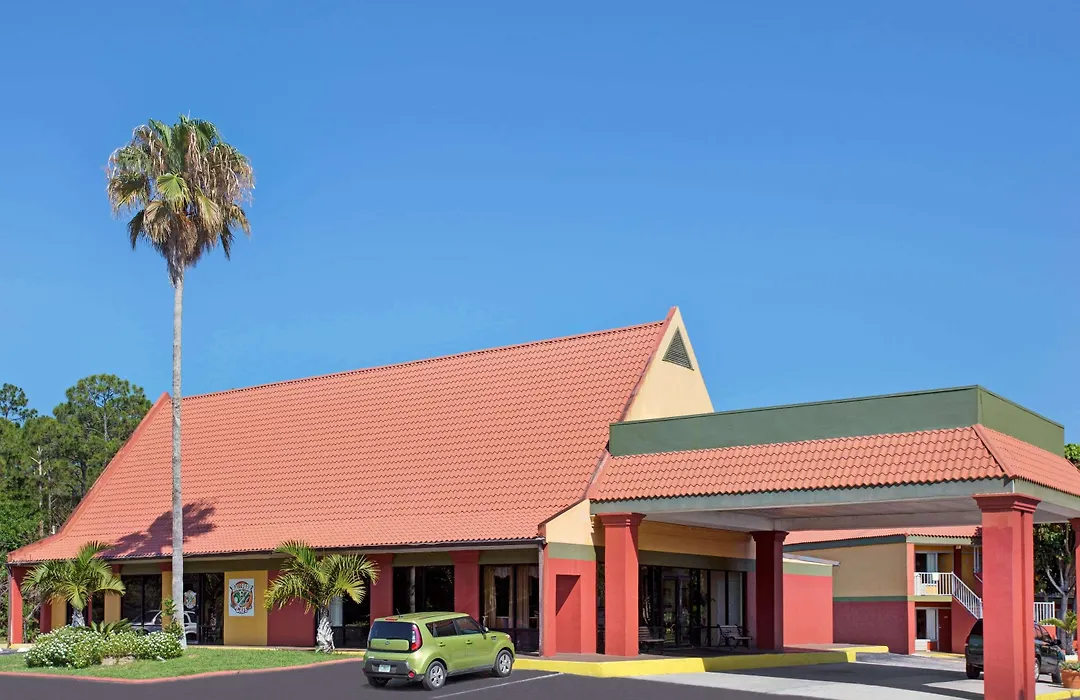 Days Inn By Wyndham Cocoa Cruiseport West At I-95/524-1