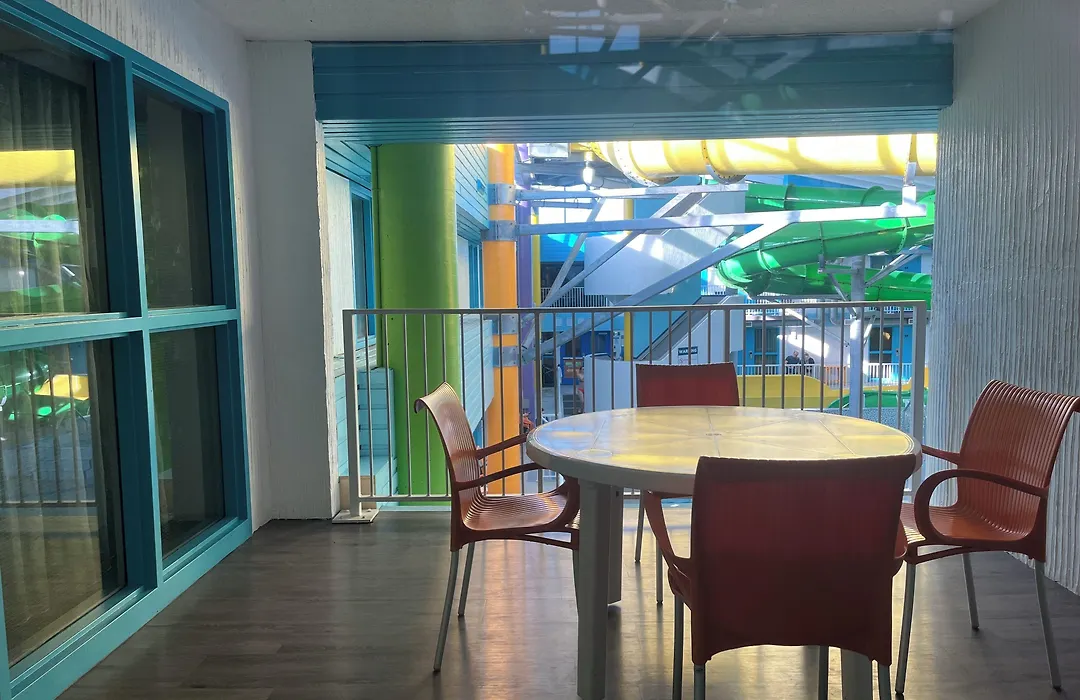 Travelodge Hotel By Wyndham Saskatoon-1
