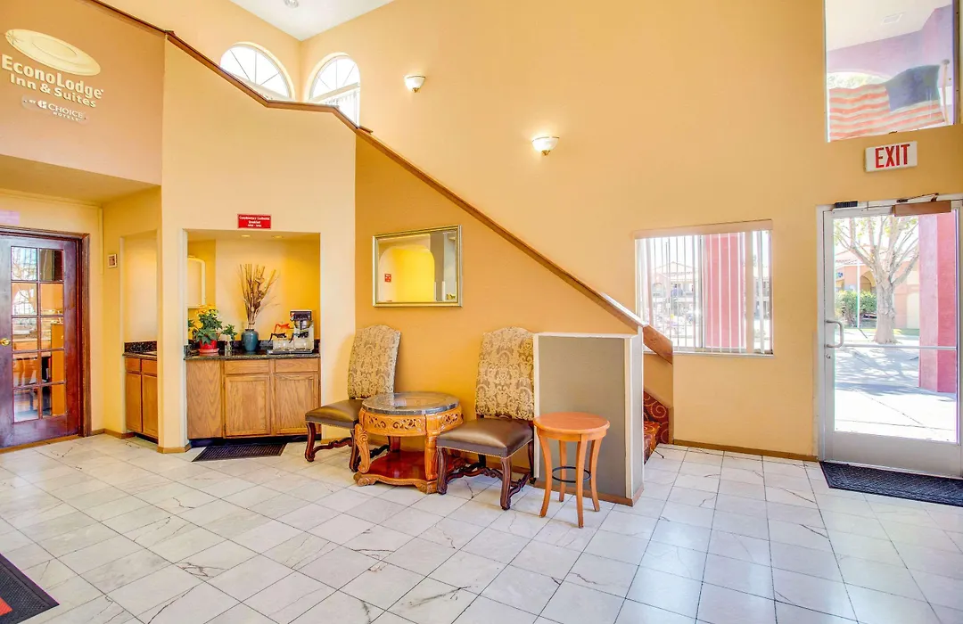 Econo Lodge Inn & Suites Albuquerque East I-40 Eubank Exit-1
