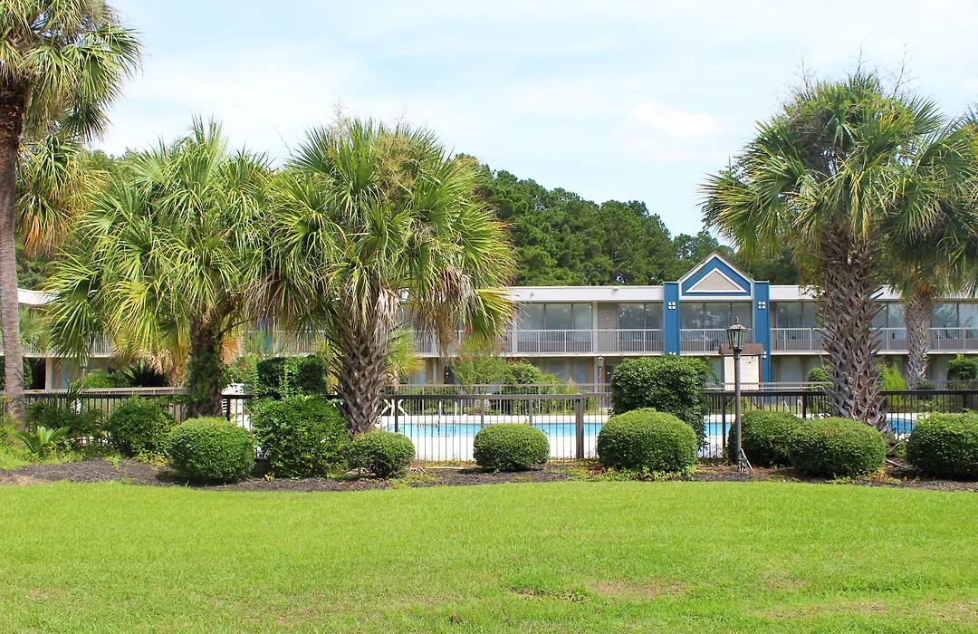 Clarion Inn & Suites Florence - Darlington-1